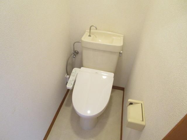 【トイレ】　人気のバストイレ別　ウォシュレット新規設置いたしました